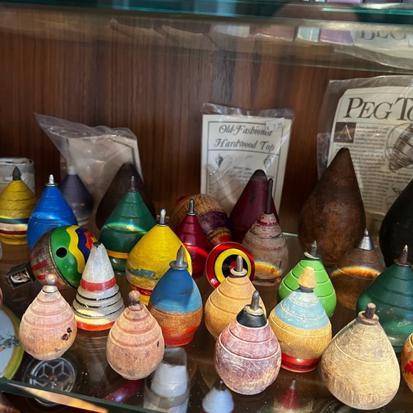 COMING SOON Buyer’s Choice Lot of Wooden & Tin Vintage Antique Toy Tops - Picture 9 of 10